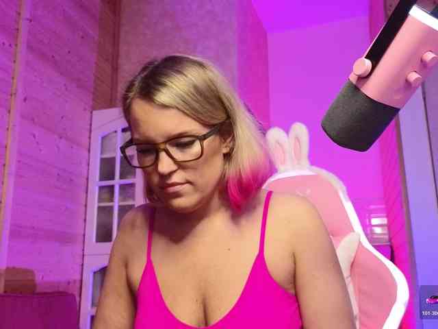 Findom_Lady_Shine webcam