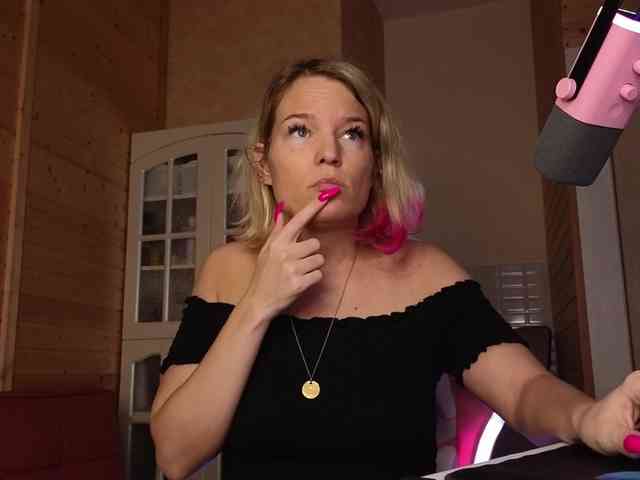 Findom_Lady_Shine webcam
