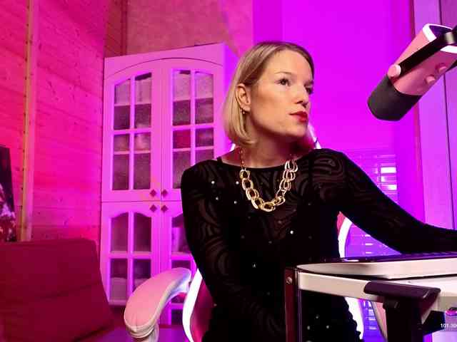 Findom_Lady_Shine webcam