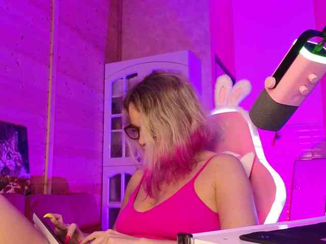 findom_lady_shine's live room
