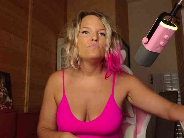 Findom_Lady_Shine webcam