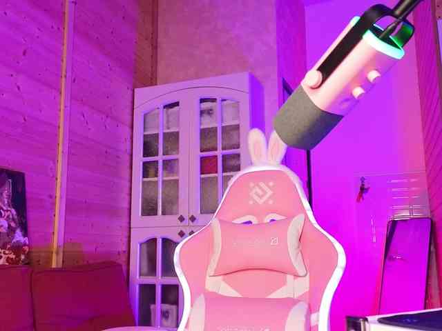 Findom_Lady_Shine webcam