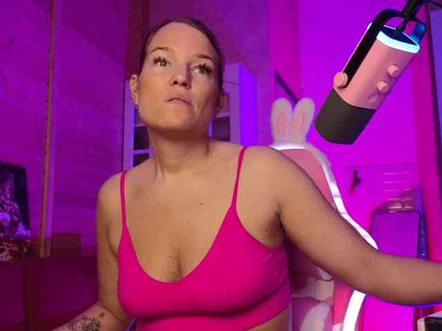 Findom_Lady_Shine webcam