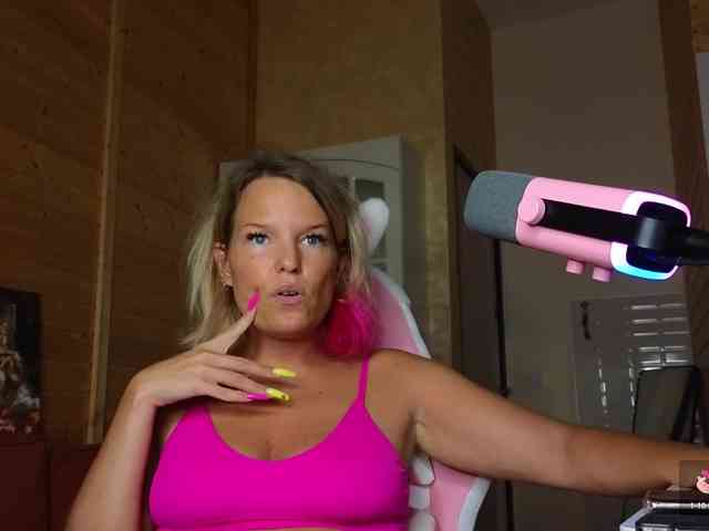 Findom_Lady_Shine webcam