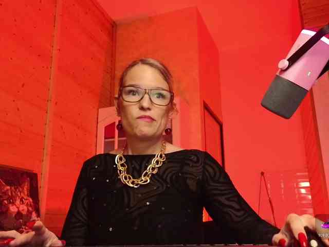 Findom_Lady_Shine webcam