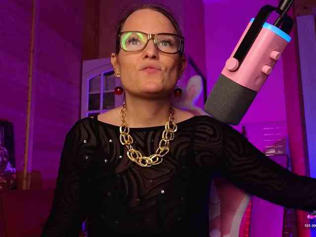 Findom_Lady_Shine webcam