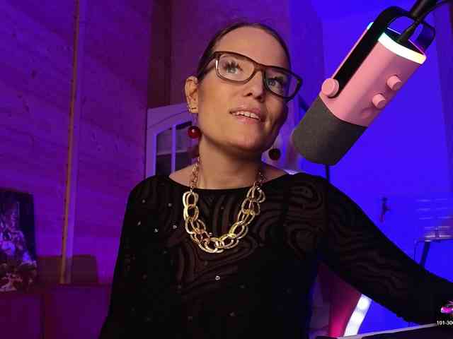 Findom_Lady_Shine webcam