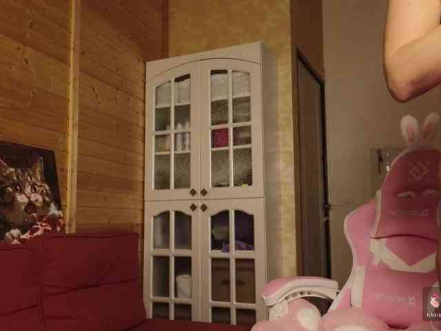 Findom_Lady_Shine webcam