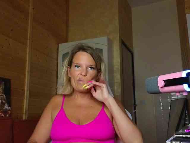 Findom_Lady_Shine webcam