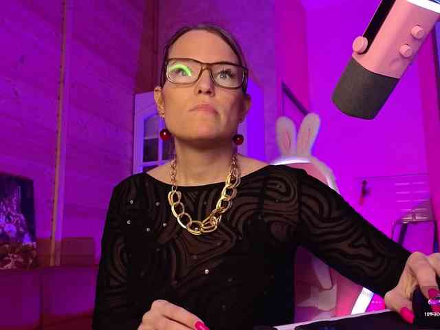Findom_Lady_Shine webcam