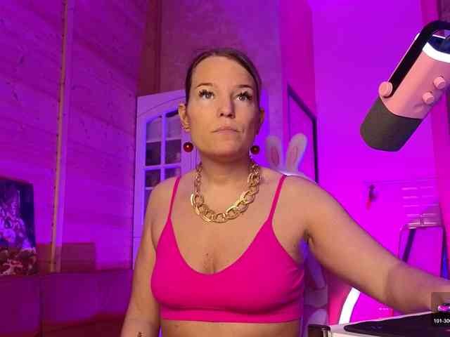 Findom_Lady_Shine webcam