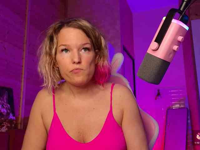 Findom_Lady_Shine webcam