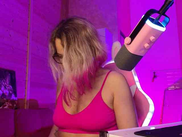 Findom_Lady_Shine webcam