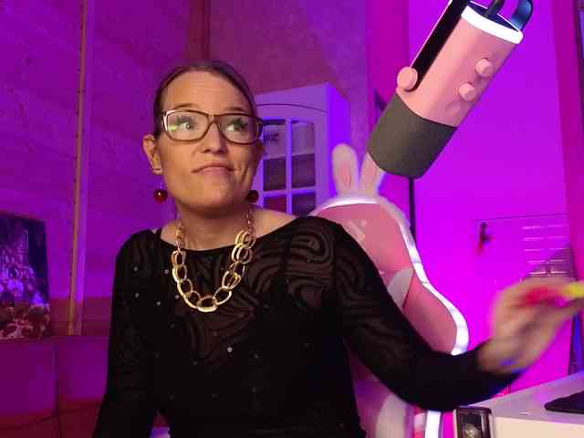 Findom_Lady_Shine webcam
