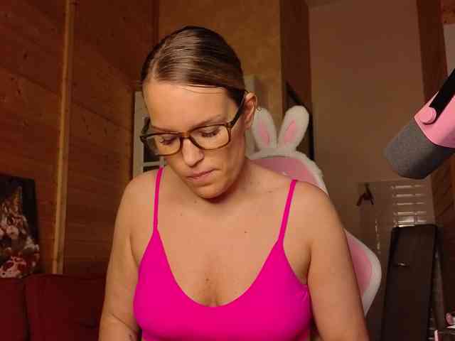 Findom_Lady_Shine webcam