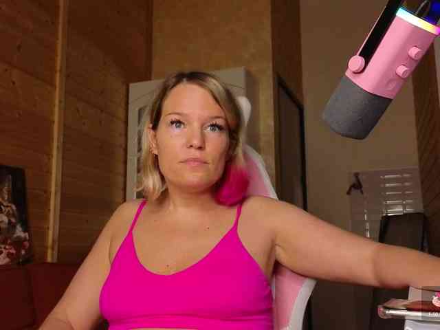 Findom_Lady_Shine webcam
