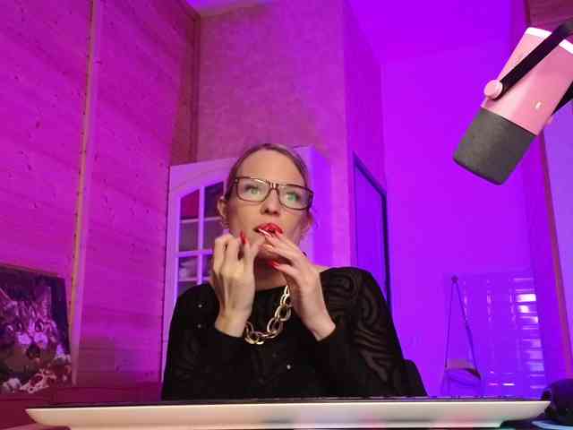 Findom_Lady_Shine webcam