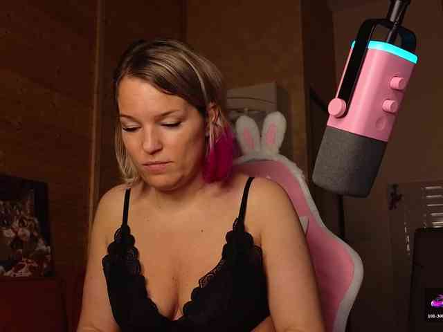 Findom_Lady_Shine webcam