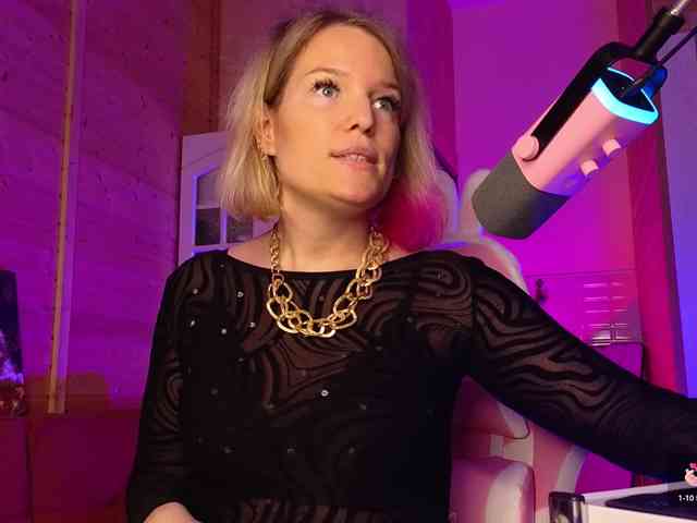 Findom_Lady_Shine webcam