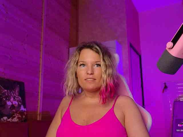 Findom_Lady_Shine webcam