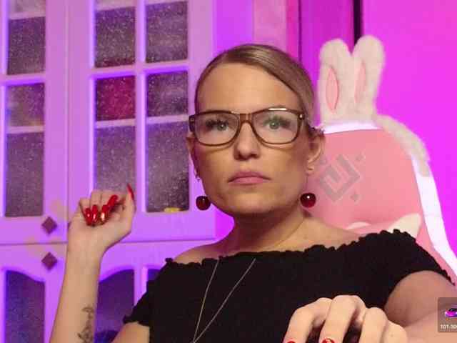Findom_Lady_Shine webcam