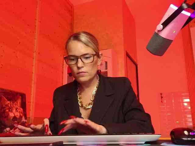 Findom_Lady_Shine webcam