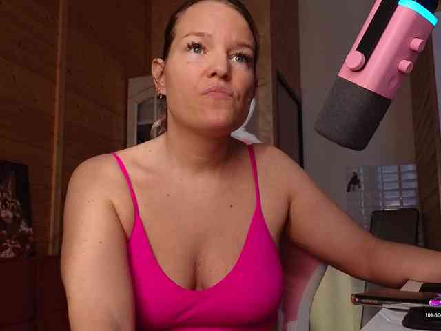 Findom_Lady_Shine webcam