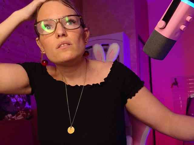 Findom_Lady_Shine webcam