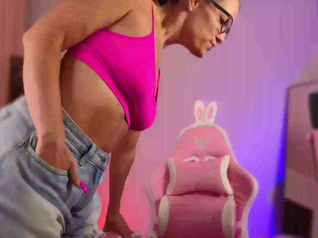 Findom_Lady_Shine webcam
