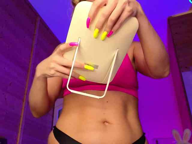 Findom_Lady_Shine webcam