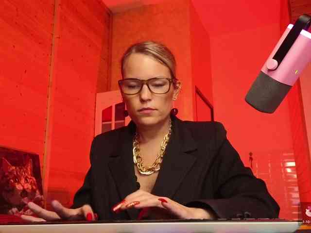 Findom_Lady_Shine webcam