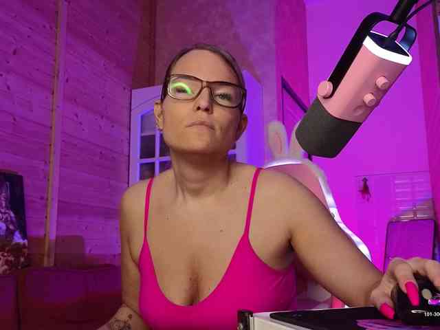 Findom_Lady_Shine webcam