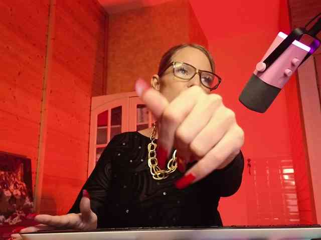 Findom_Lady_Shine webcam