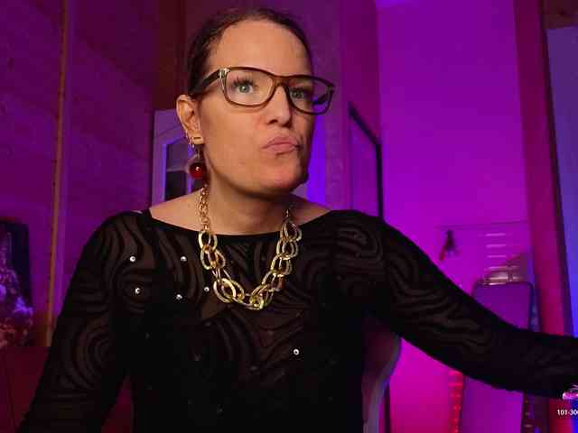 Findom_Lady_Shine webcam