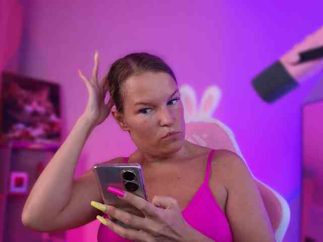 Findom_Lady_Shine webcam