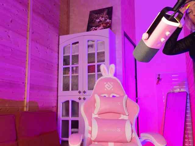 Findom_Lady_Shine webcam