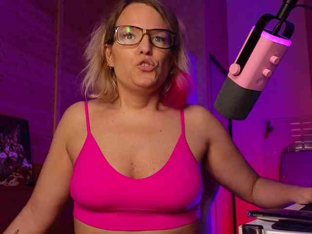 Findom_Lady_Shine webcam