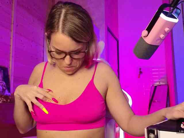Findom_Lady_Shine webcam
