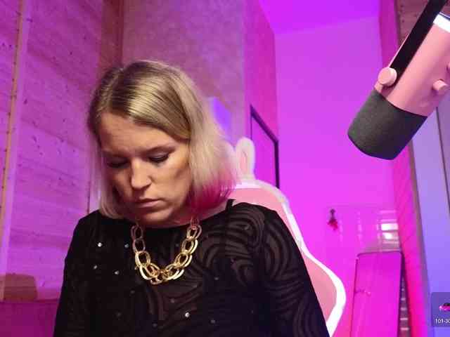 Findom_Lady_Shine webcam