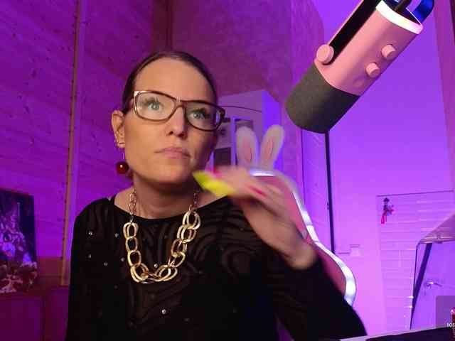 Findom_Lady_Shine webcam