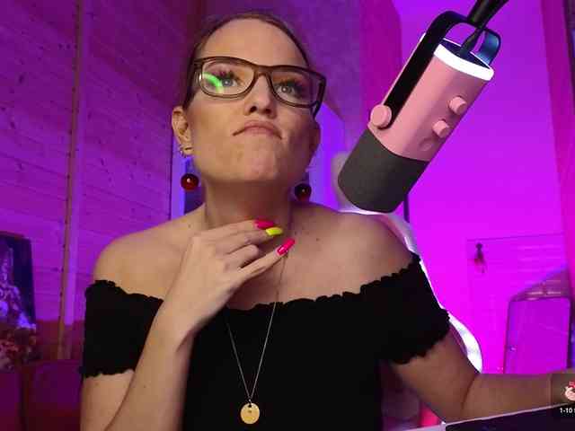 Findom_Lady_Shine webcam