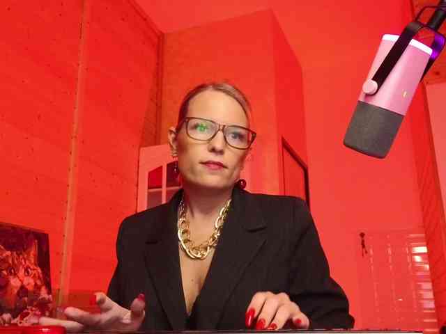 Findom_Lady_Shine webcam