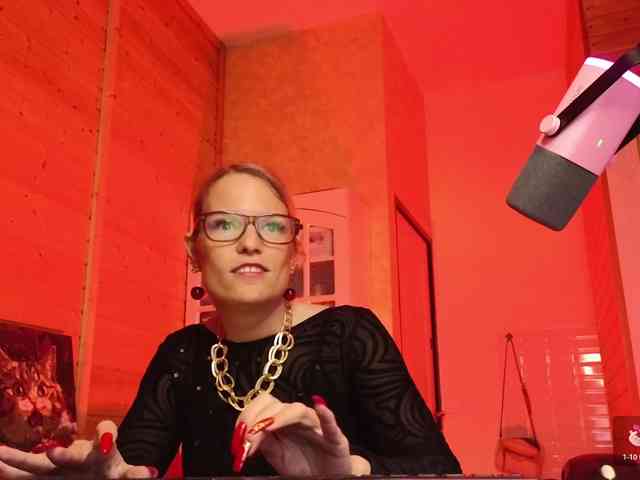 Findom_Lady_Shine webcam