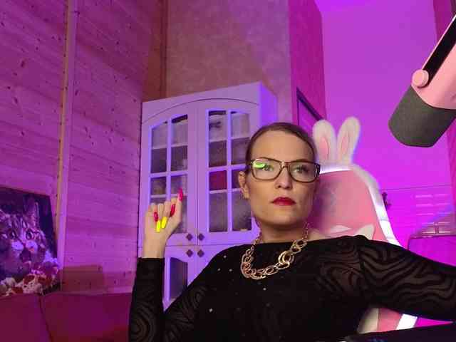 Findom_Lady_Shine webcam