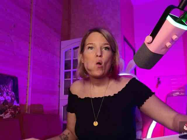 Findom_Lady_Shine webcam