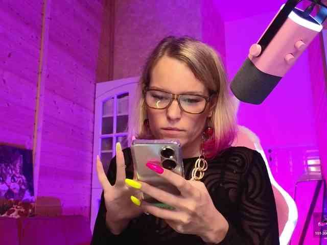 Findom_Lady_Shine webcam