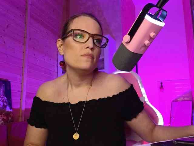 Findom_Lady_Shine webcam