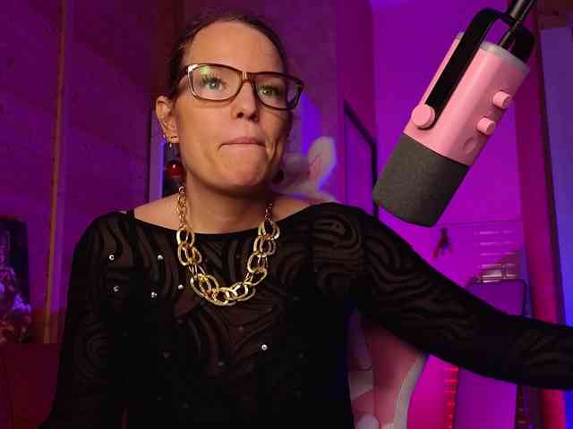 Findom_Lady_Shine webcam