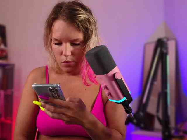 Findom_Lady_Shine webcam