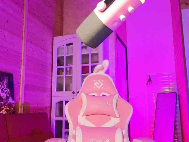 Findom_Lady_Shine webcam